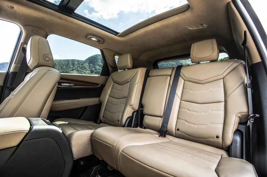 Интерьер Cadillac XT5 2016 года  (JP) (фото 8 из 8)